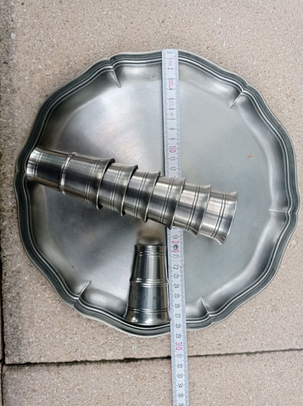 Caraffe: Zinnkannen und 7 Becher – Usato da Steffisburg venduto da Ellada01 1
