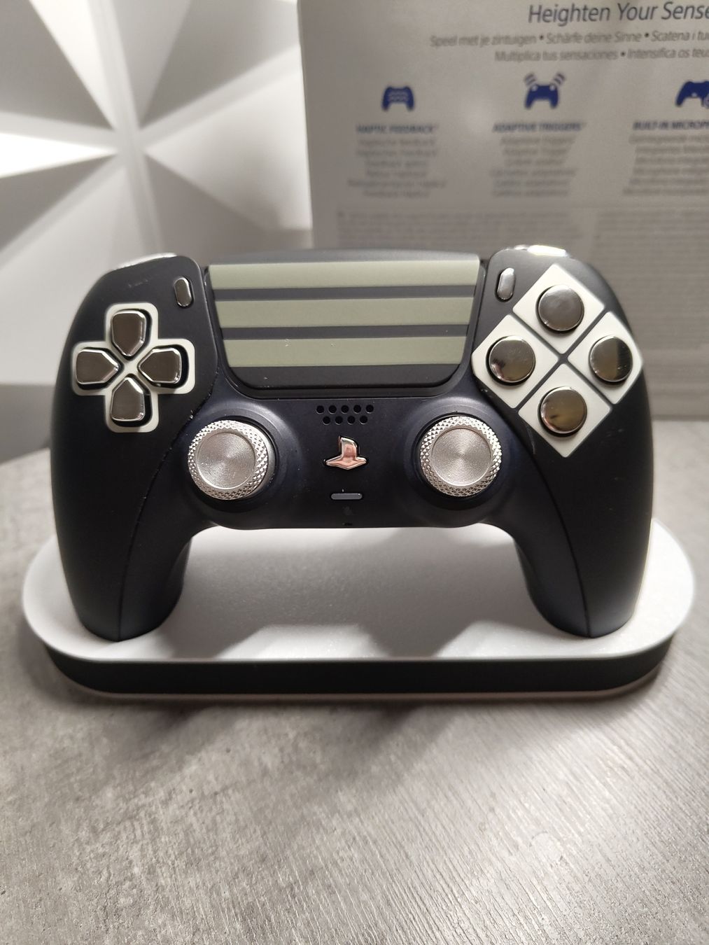 Sony Controller: PS5 Sony DualSense Controller "Retro" Design 🥵🔥 – Nuovo e nell'imballaggio originale da Sargans venduto da ver_ncy5