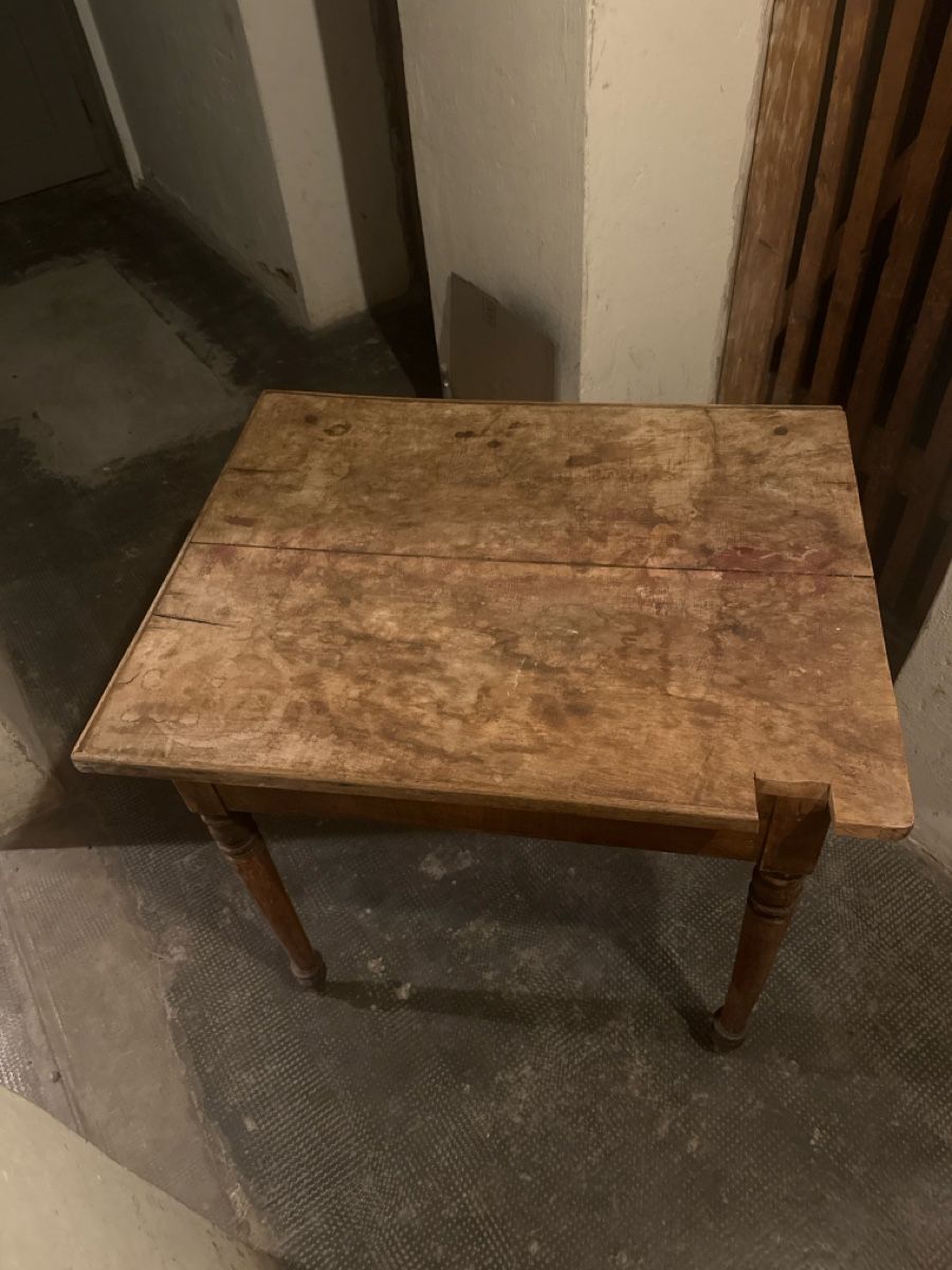 Tables: Holztisch – D'occasion à Basel par Lorenzo_Basel4055