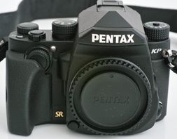 PENTAX KP (Black) 24,3 MP, APS-C CMOS. Nur 13656 Klicks!