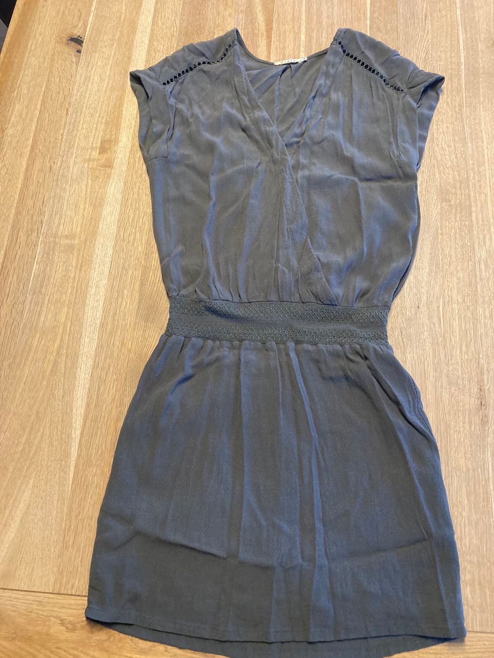 Kleider: Robe courte Elora – Gebraucht aus Cressier FR von vsa_87b2