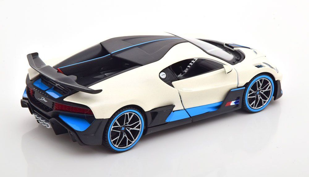 Bugatti Modellini d'auto: BUGATTI DIVO 2018 WEISSMETALLIC 1:24 MAISTO – Nuovo e nell'imballaggio originale da Suhr venduto da Moebelsiralfred 2