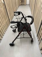Rollator / déambulateur avec panier  comme neuf