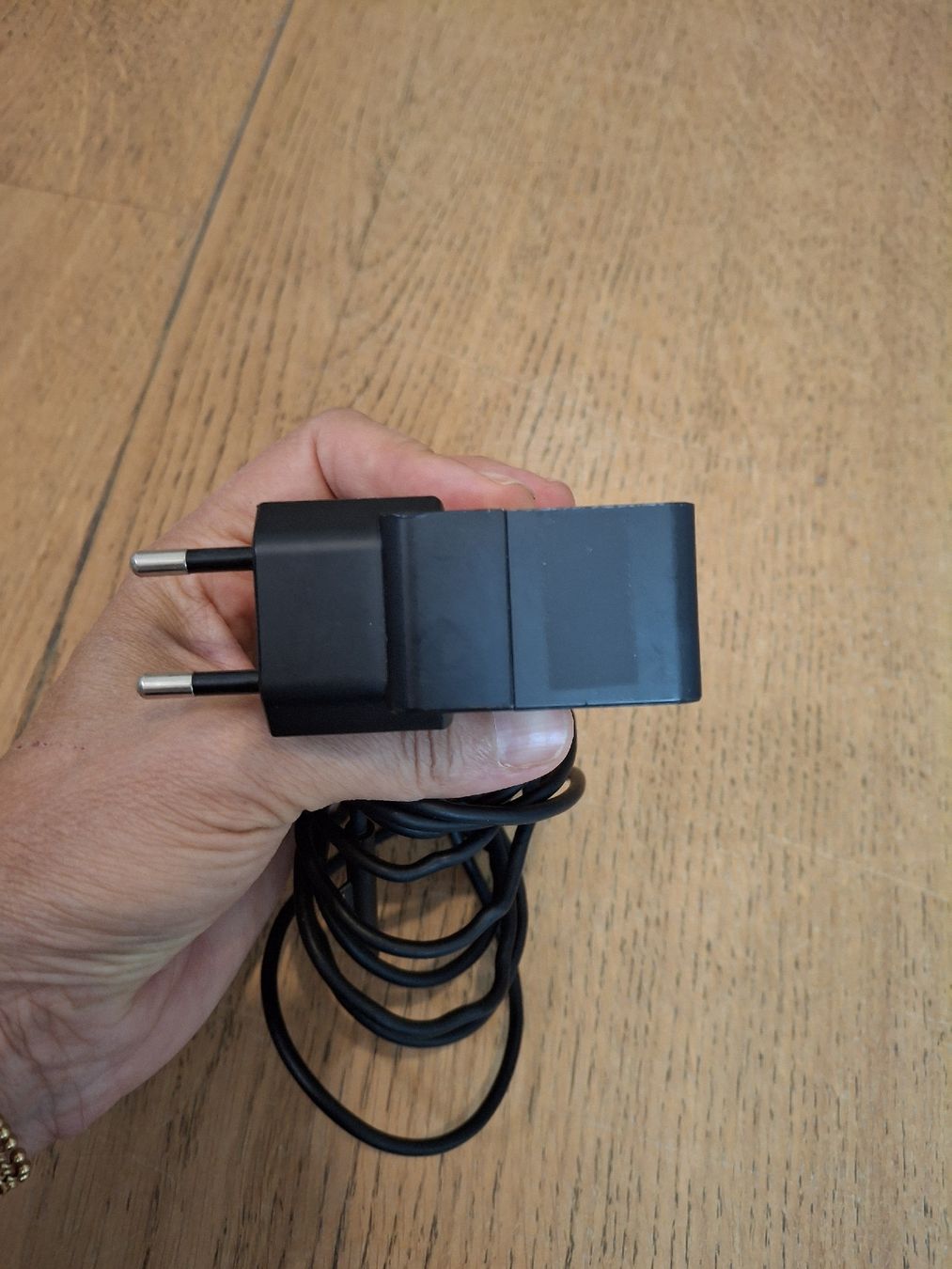 Caricabatterie: Microsoft Surface Netzteil 24W Modell 1736 Ladegerät  – Usato da Cham venduto da Girasol3 6