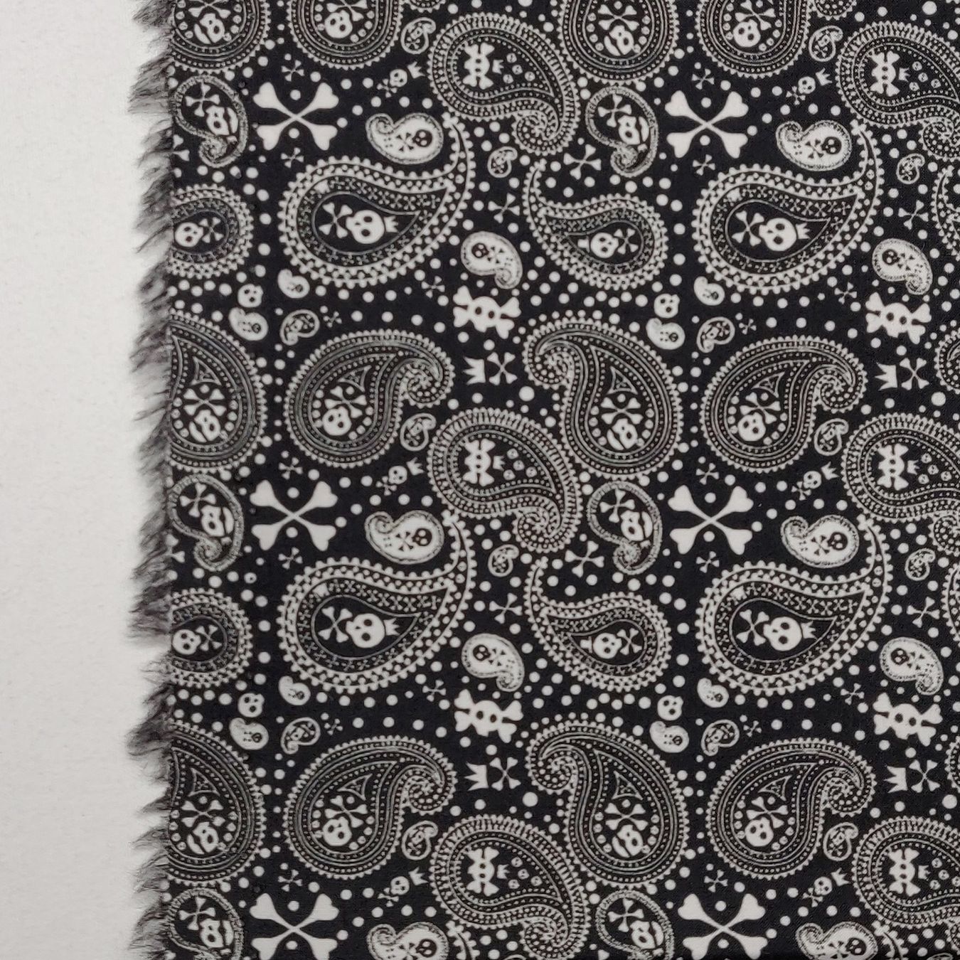 Tessuti: Ital. Designer Baumwolle Elastan 1.65x1.50m Paisley Skull – Nuovo (secondo la descrizione) da Lufingen venduto da Voyager7 2