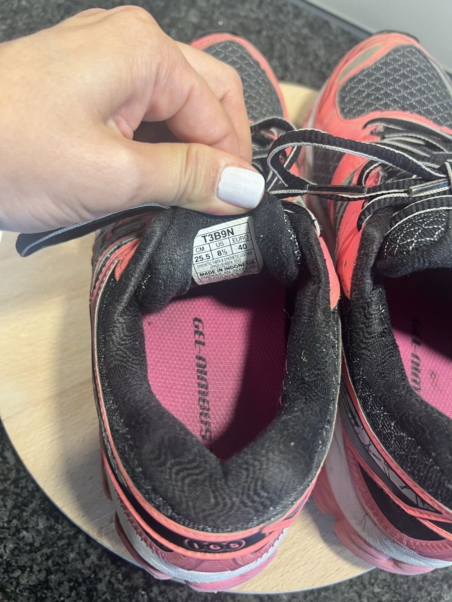 Asics Chaussures femmes: Aesics Turnschuhe – D'occasion à Reichenburg par MaRu87 2