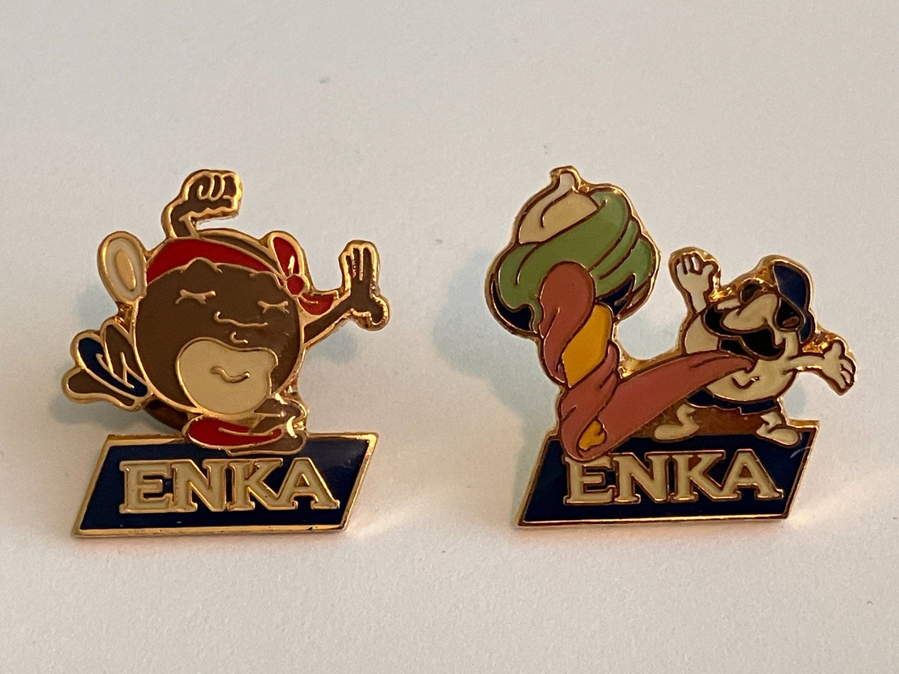 Placchette & Badge: 2 Pin Enka – Usato da Basel venduto da djwwpp