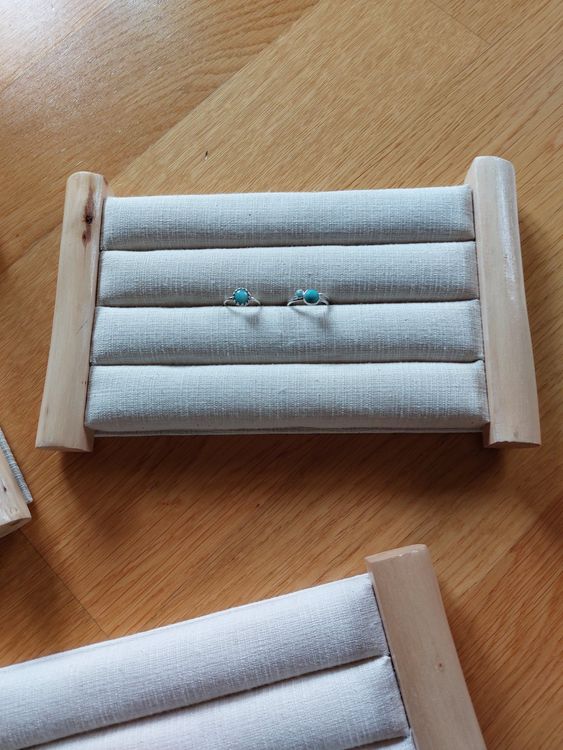 Ringdisplay aus Leinen für schmale Ringe (Gebraucht) in Fällanden für ...