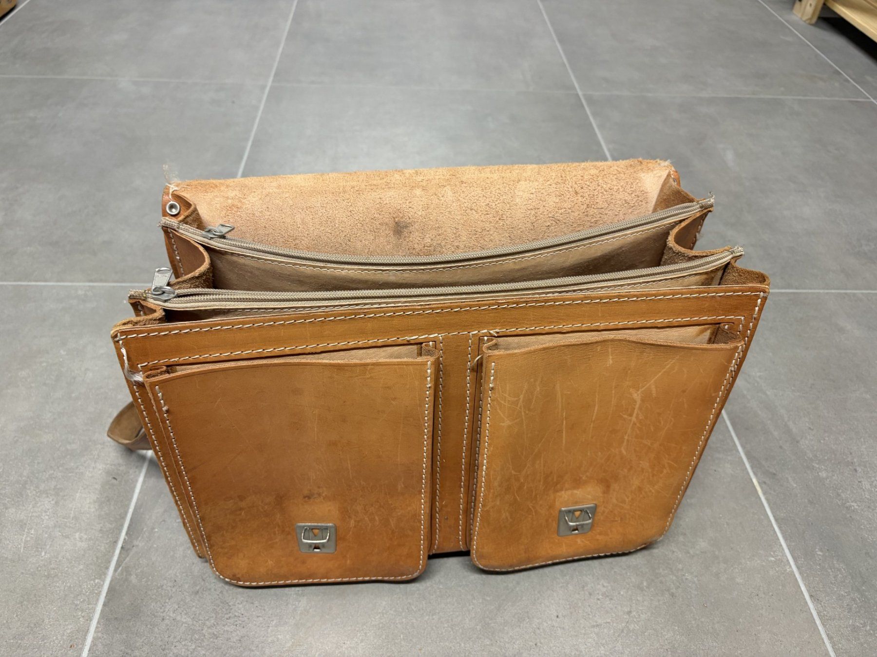 Sacs: Ledertasche (Studium / Lehrertasche) – D'occasion à Ins par hoelgu 1