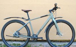 Vélo CUBE Hyde Pro urbain sportif