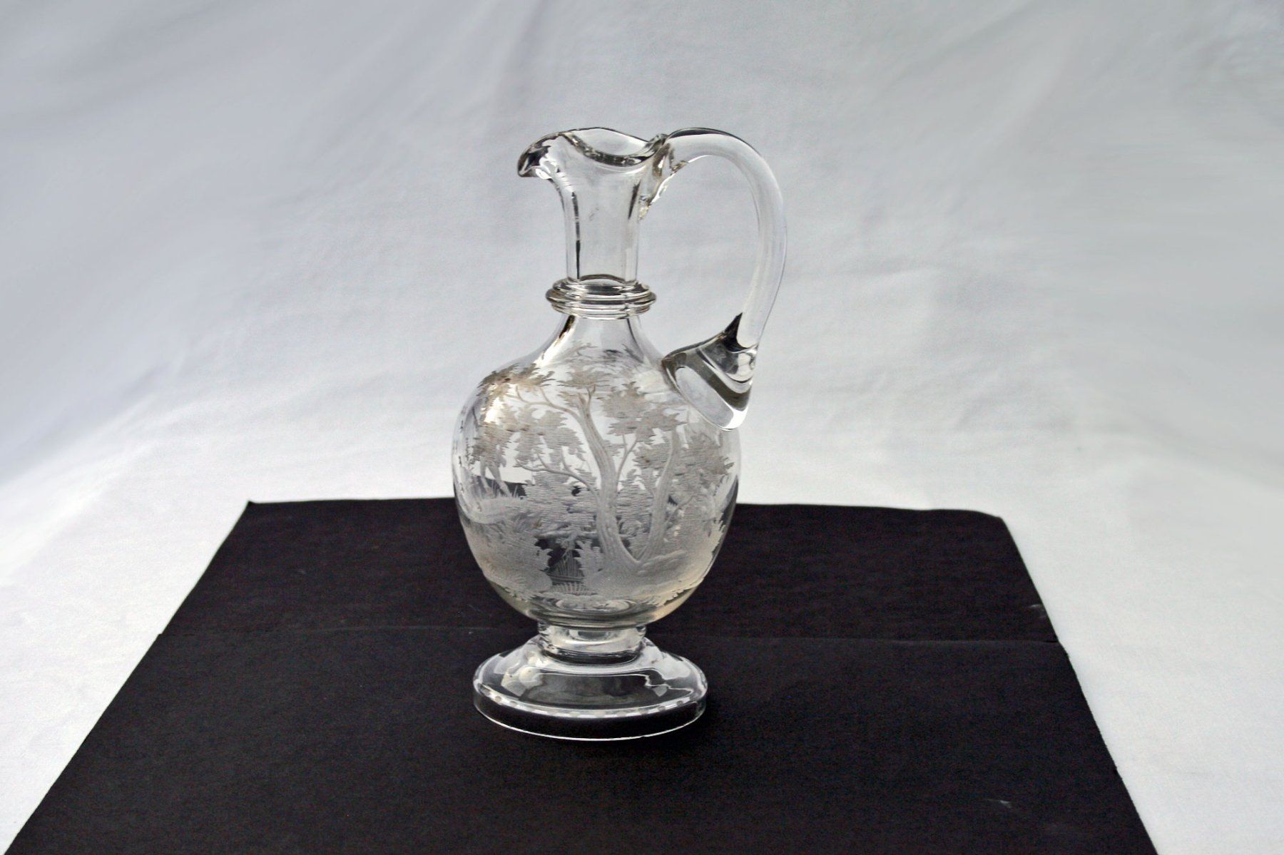 Caraffe: Antiker Glaskrug / Karaffe mit feiner Gravur – Usato da Hosenruck venduto da Musikmamsell