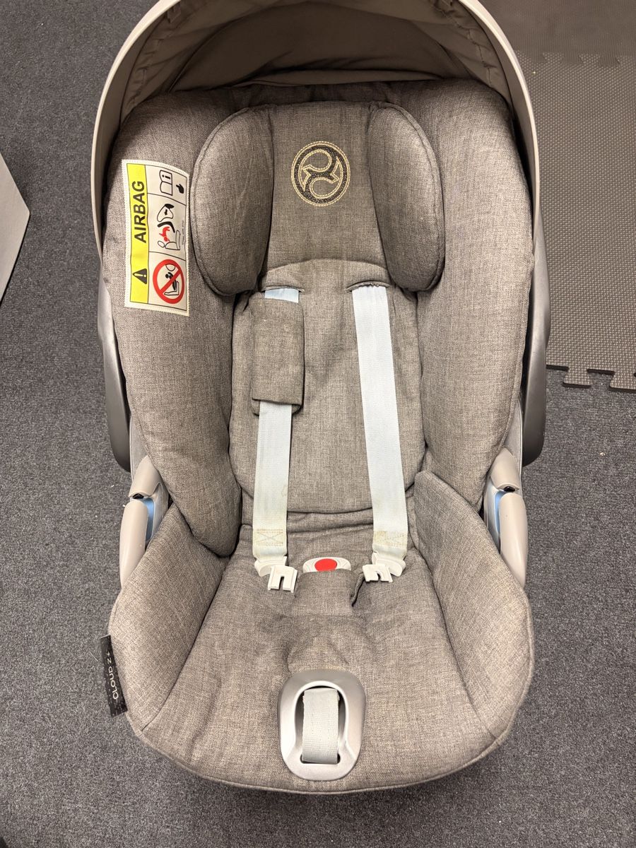 Cybex Auto-Kindersitze: Kindersitz Cybex Cloud Zi-Size Plus/Soho Grey-mid grey – Gebraucht aus Dussnang von Kittkitt10