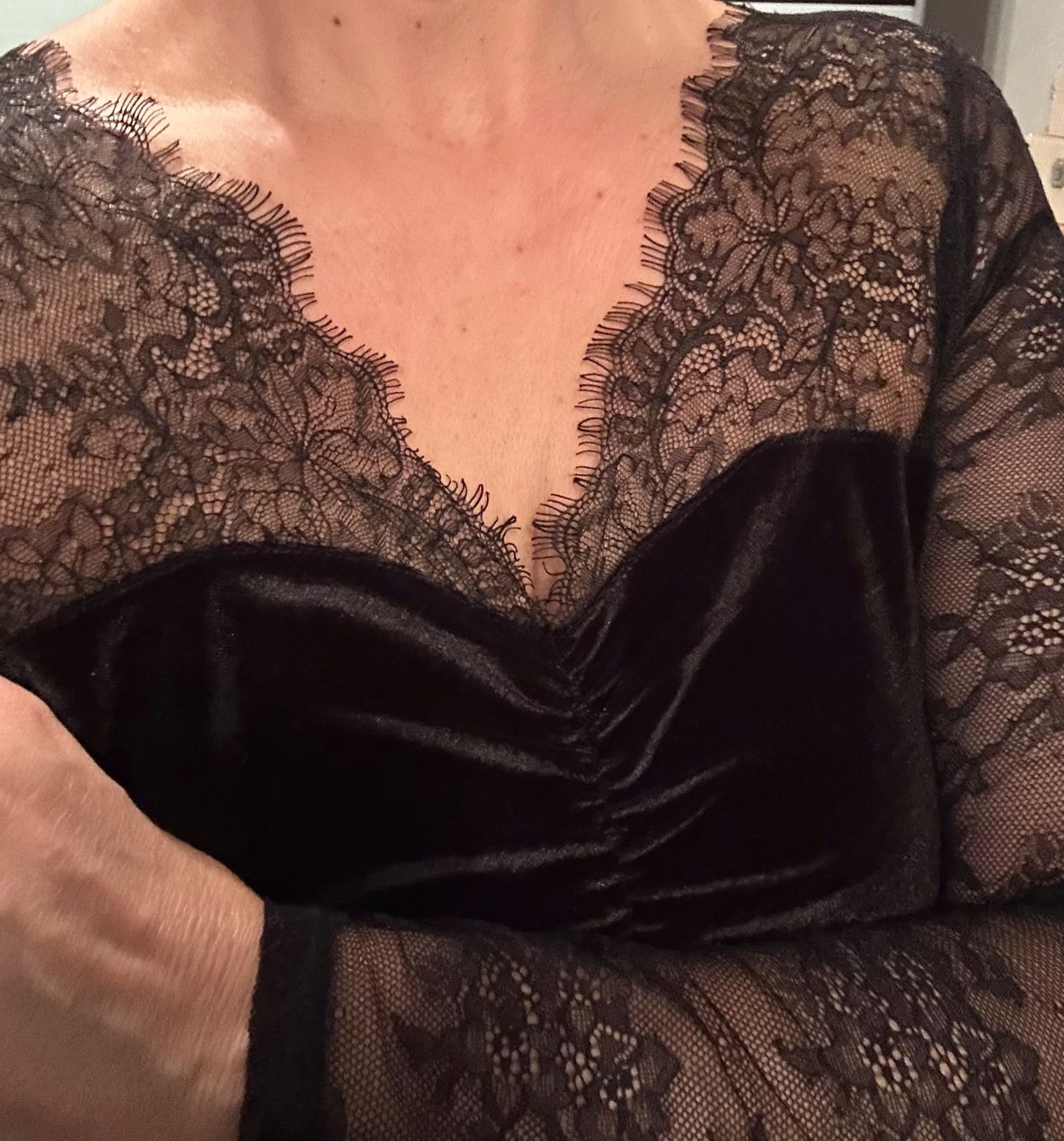 Vestiti: Samtkleid mit Spitze schwarz Gr. 40/42 – Nuovo (secondo la descrizione) da Altendorf venduto da Eastwick4 2