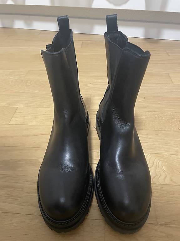 Scarpe da donna: Schwarze Lederstiefel Größe EUR 39 – Usato da Zürich venduto da ruh_qrn7 1