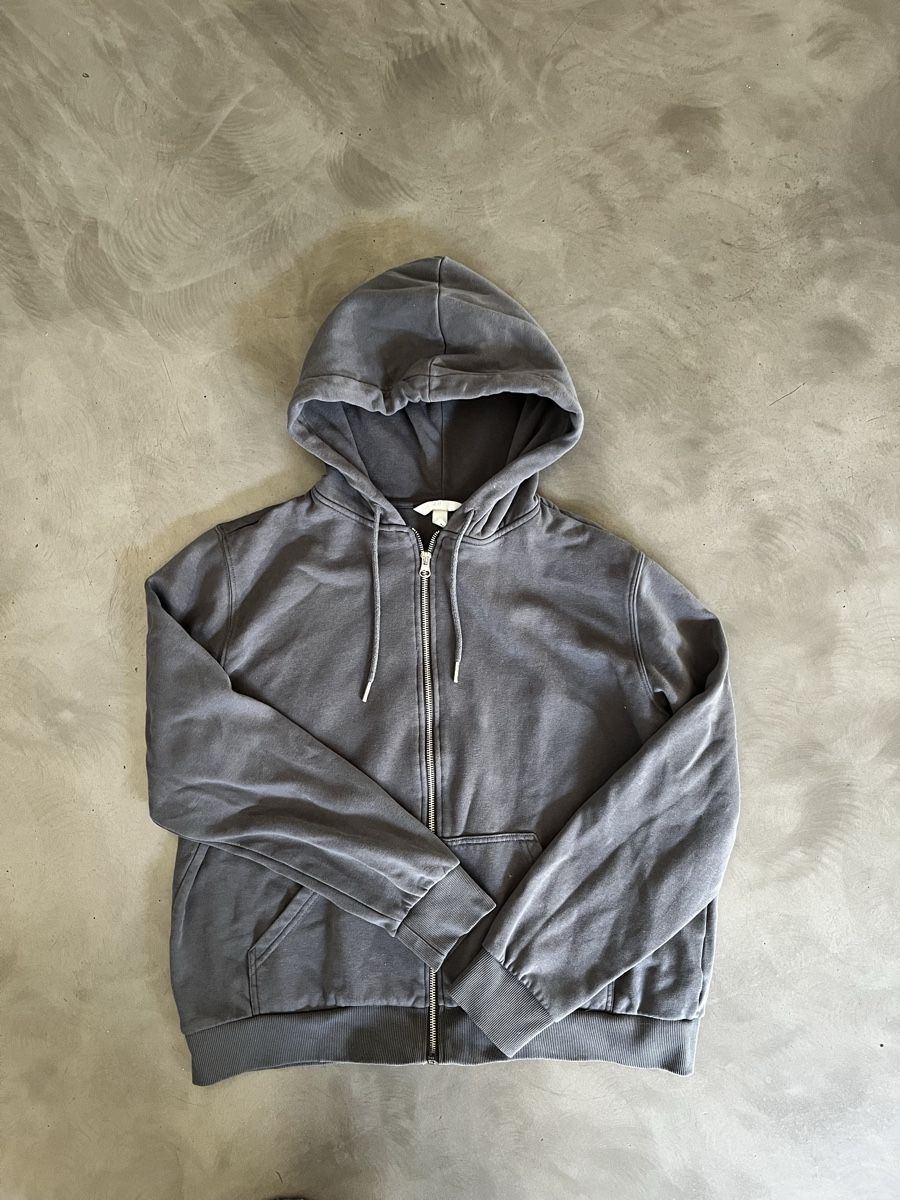 H&M Maglioni & Felpe: Veste à capuche zippée grise – Usato da Le Landeron venduto da emm_q6yt