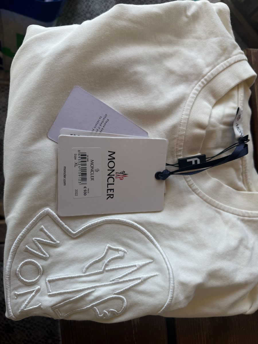 Moncler T-shirt: Moncler T-Shirt XL – Nuovo e nell'imballaggio originale da Wynau venduto da Ziegler_Secondhand 2
