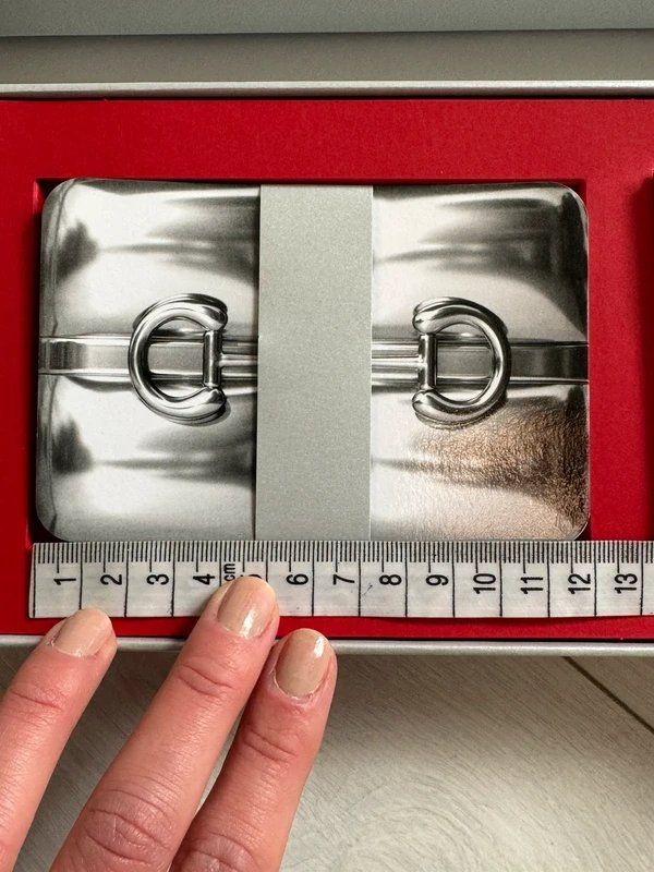 Alle Dekorationen: Gucci Grußkartenbox für Feiertage – Neu und originalverpackt aus Auw von Neo_z2rq 8