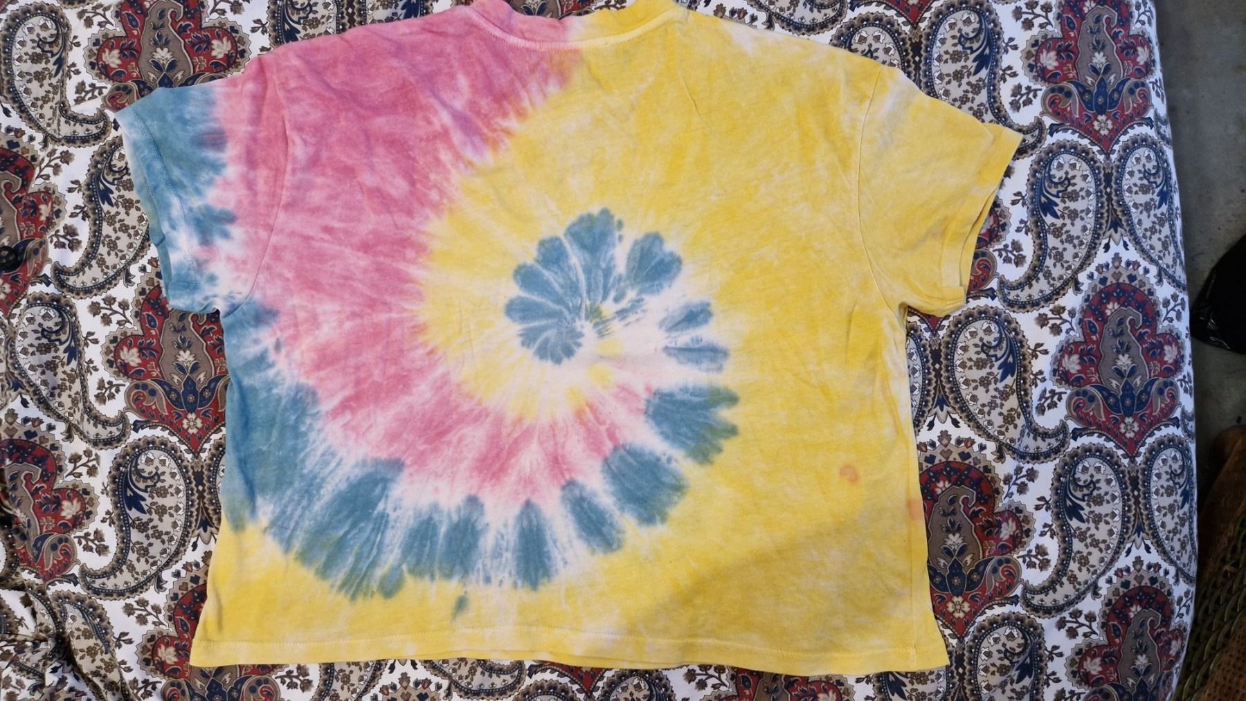 C&A T-shirt: Gelb-blau-pink TShirt – Nuovo (secondo la descrizione) da Oberengstringen venduto da Asteroid56 2