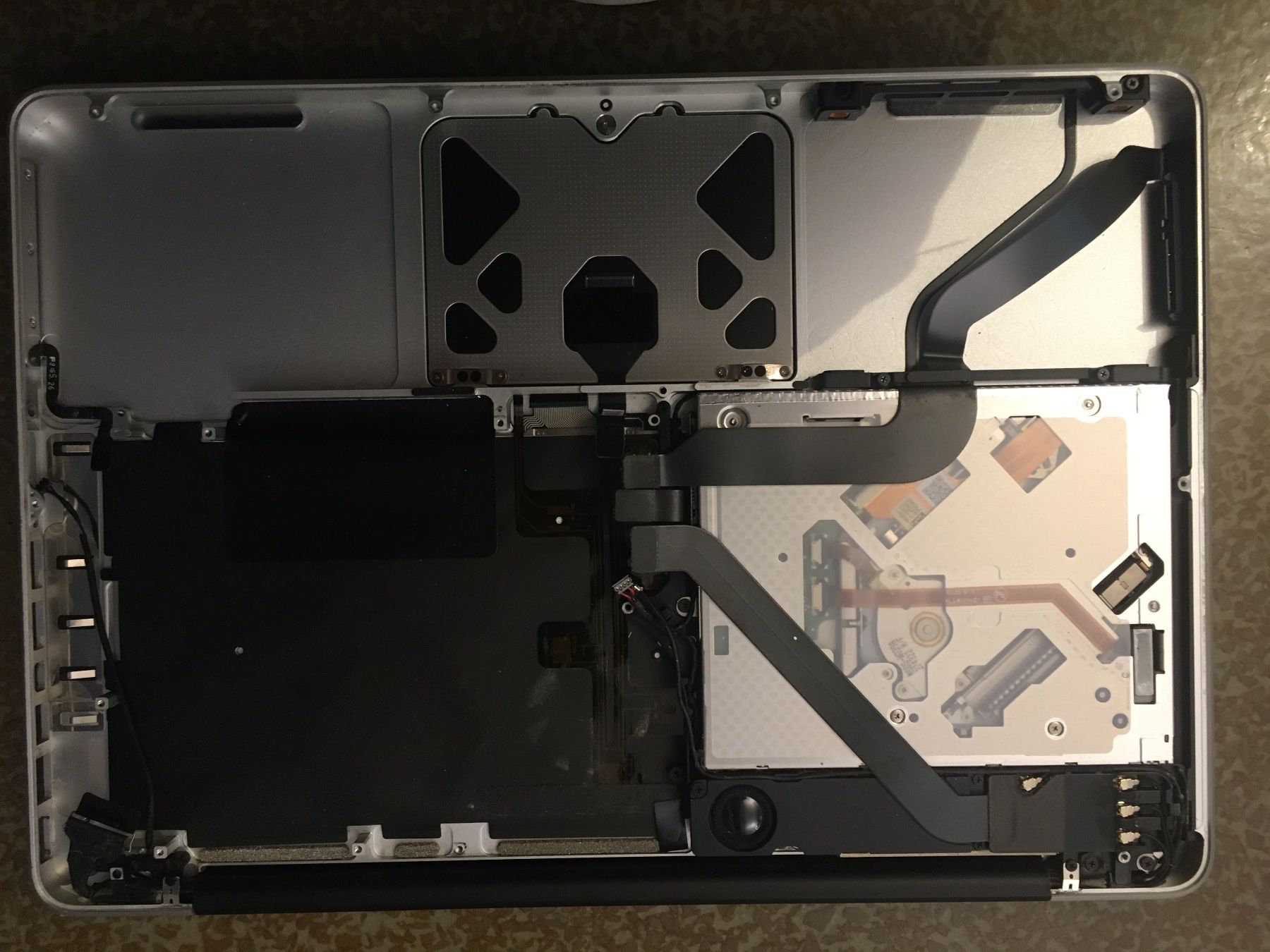 Apple Notebook: Apple MacBook Pro Gehäuse DEFEKT – Usato da Flawil venduto da rcnkr 1
