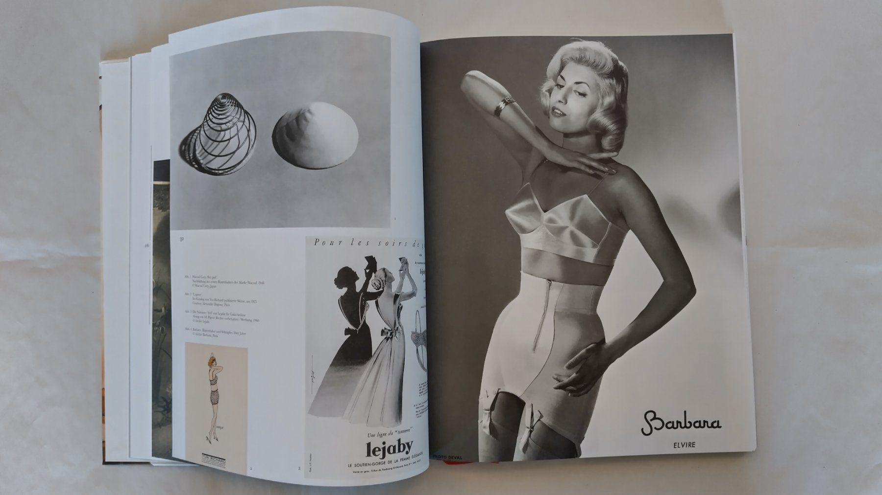 Libri: Secrets - Einblicke in das Reich der Dessous / Buch 2008 – Usato da Bellach venduto da JingleJerry 4