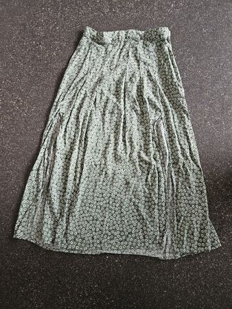 Leichte Sommerrock mit Blumenmuster, Gr. 42 