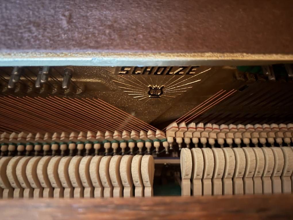 Strumenti musicali: Piano droit Scholze – Usato da Corcelles-Payerne venduto da ano_rhf8 2