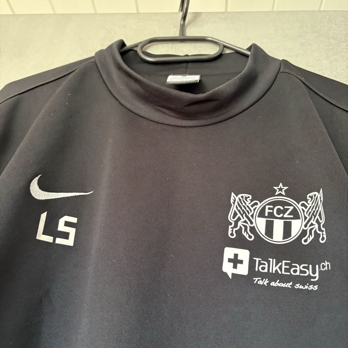 Nike Canottiere & Pantaloni: Fc Zürich Staff/Player Only Trikot Pullover Nike – Usato da Winterthur venduto da LaBodega 8