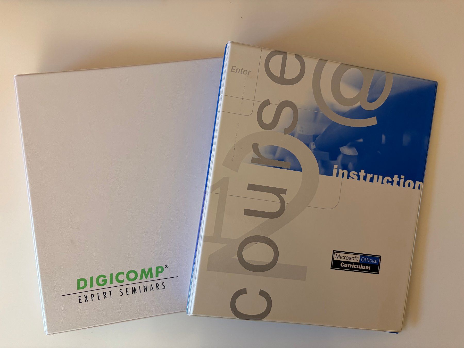 Raccoglitori: Original Microsoft Ordner + Digicomp Ordner – Usato da Grüningen venduto da saya14