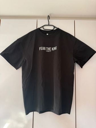 Black T-Shirt "Fear the King" Size L - Great Condition!