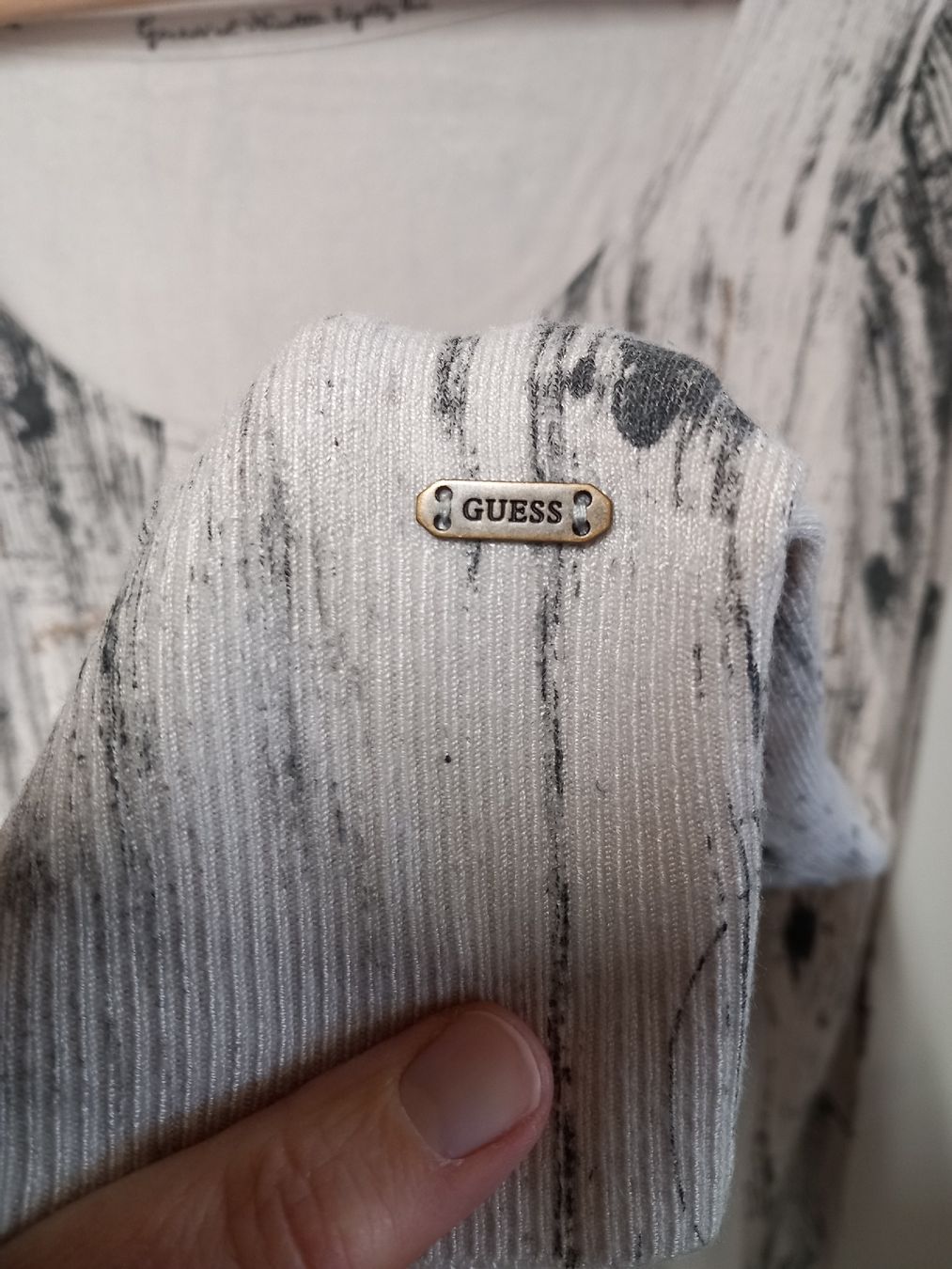 Guess Giacche: Strickjacke / Cardigan GUESS Gr.S – Usato da Gwatt (Thun) venduto da umwelt-brocki 2