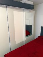 IKEA Kleiderschrank mit Schiebetüren – weiss
