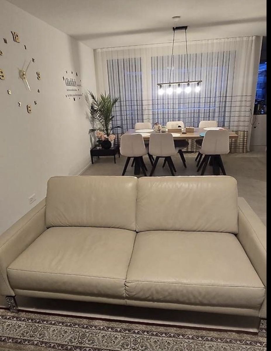 Conforama Divani: Ledersofa 2-Sitzer und 3- Sitzer beige  – Usato da Kaiseraugst venduto da atelPro 2