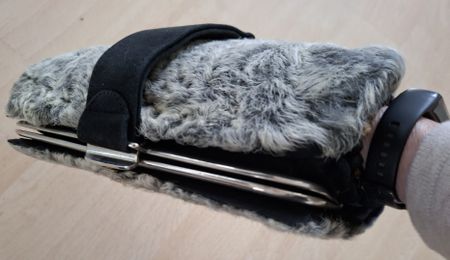 alter Pelz-Muff mit Tasche