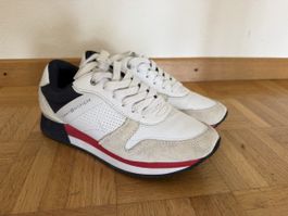 Tommy Hilfiger 37
