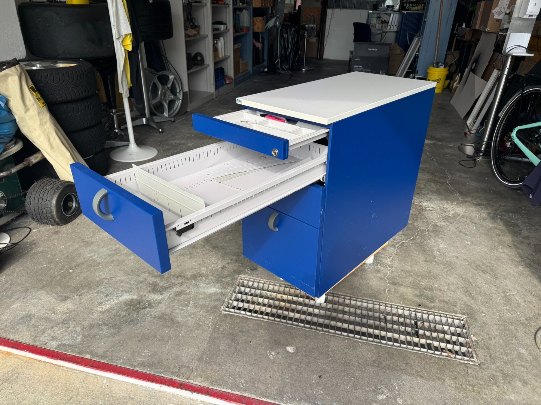 Lista Banconi: Praktischer Rollcontainer, blau, mit 3 Schubladen Lista – Usato da Ueberstorf venduto da hoster 4