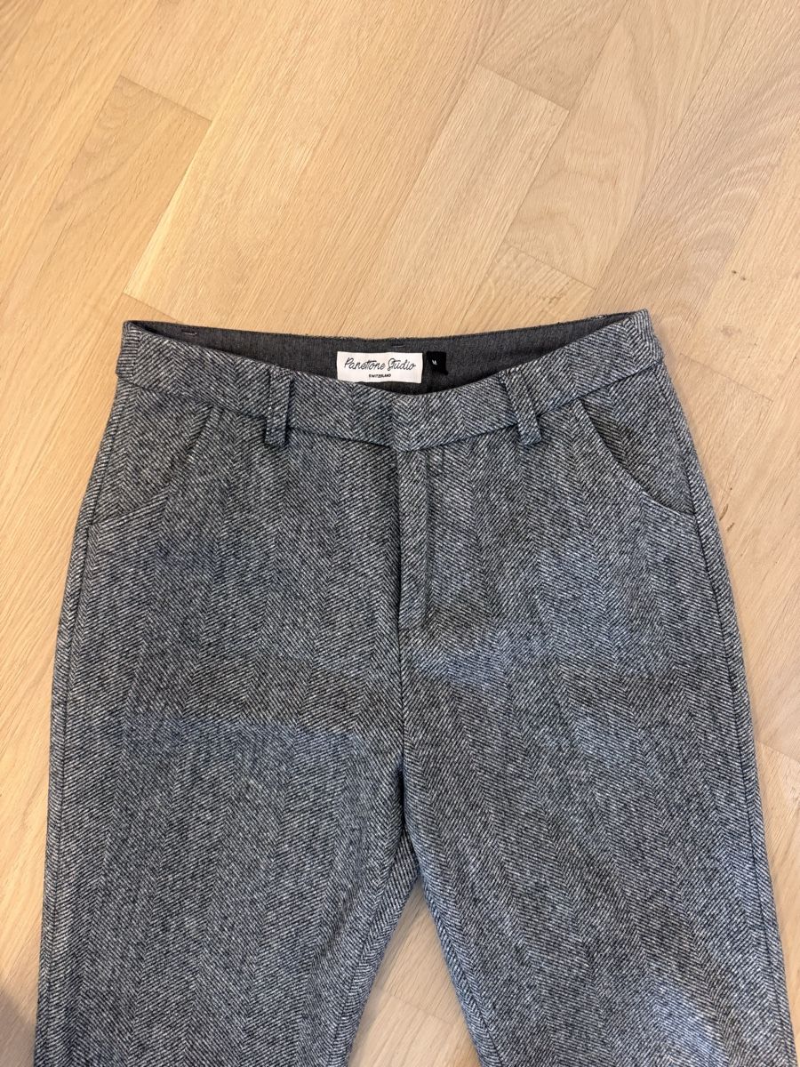 Hosen: Damen Woll-Hose Grau Muster Grösse M – Gebraucht aus Dübendorf von ClaraS. 2