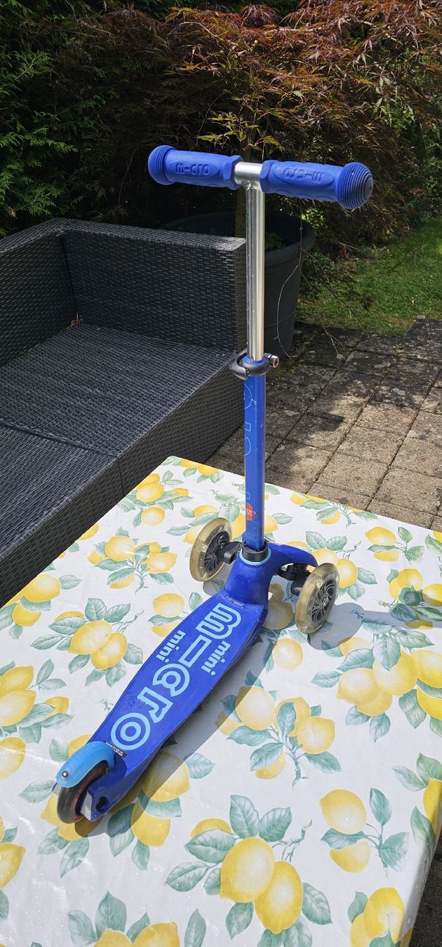 Micro Kickboard: Kinderroller Mini Micro blau – D'occasion à Zollikon par swany80 1