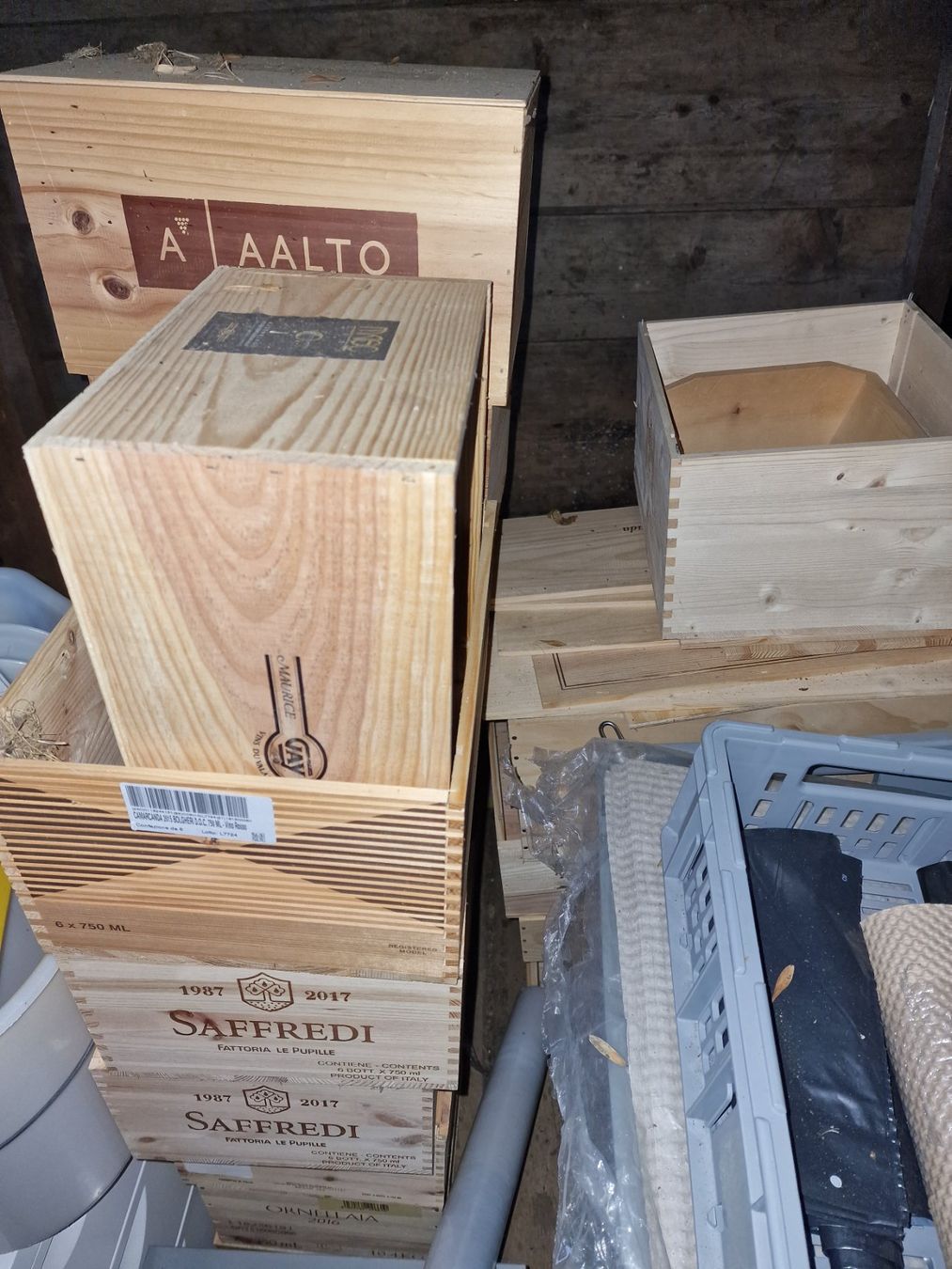 Sonstiges: Weinkisten – Gebraucht aus Flüelen von novena 7