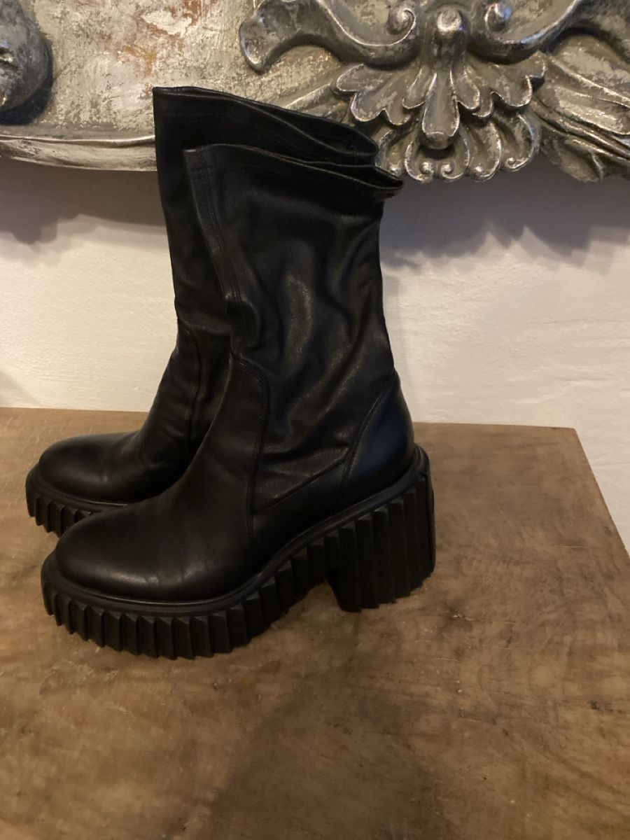 AGL Scarpe da donna: AGL Stiefel neuwertig – Nuovo (secondo la descrizione) da Rorschach venduto da lvi_p29s