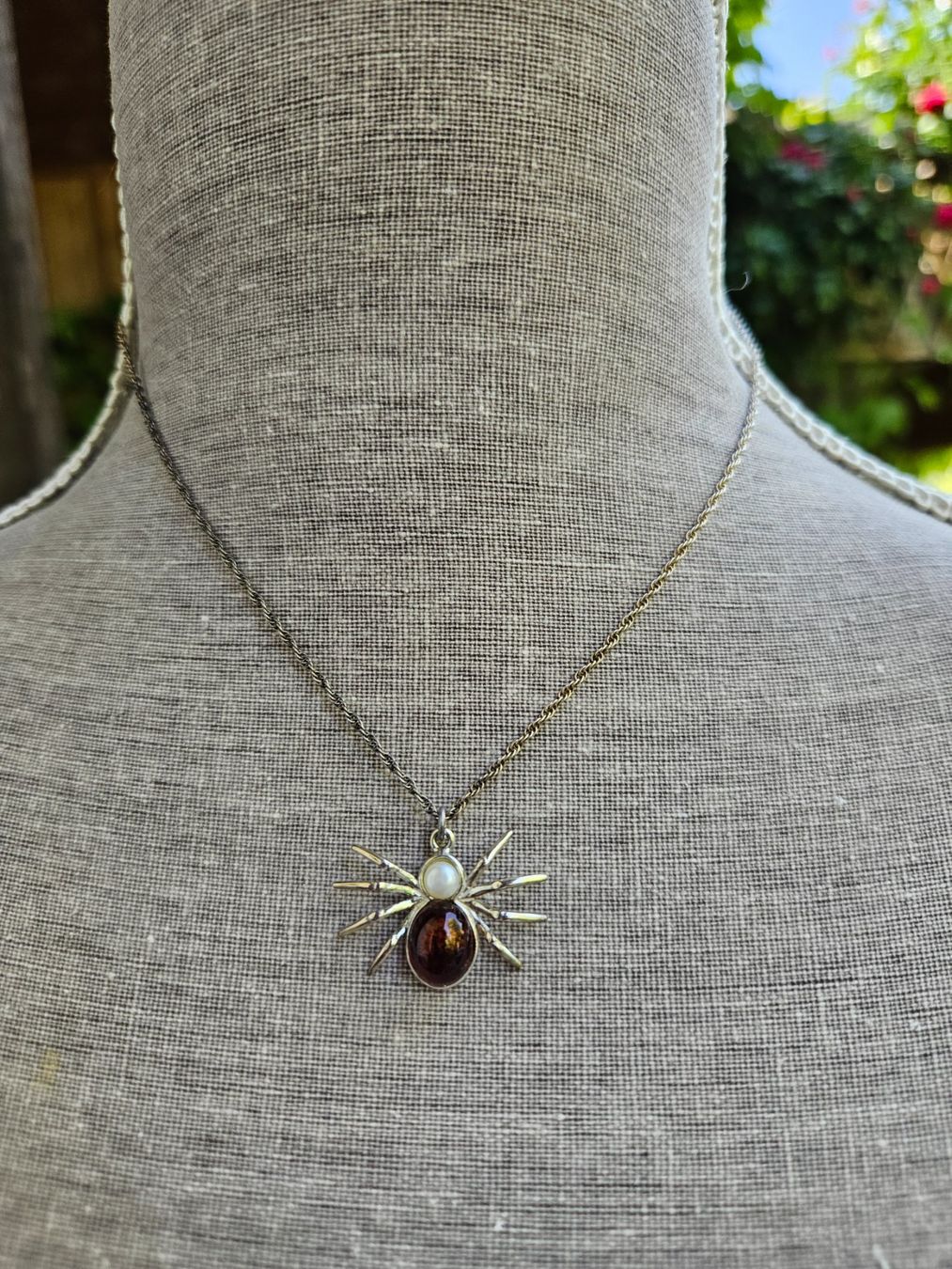 Catenine: Echt Silber Kette mit Bernsteinanhänger Spinne – Usato da Gränichen venduto da Zmoonlight