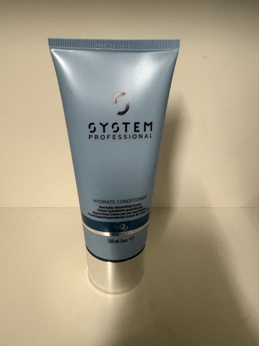Accessoires pour cheveux: System Professional Hydrate Conditioner – Neuf avec emballage d'origine à Zürich par chemostat