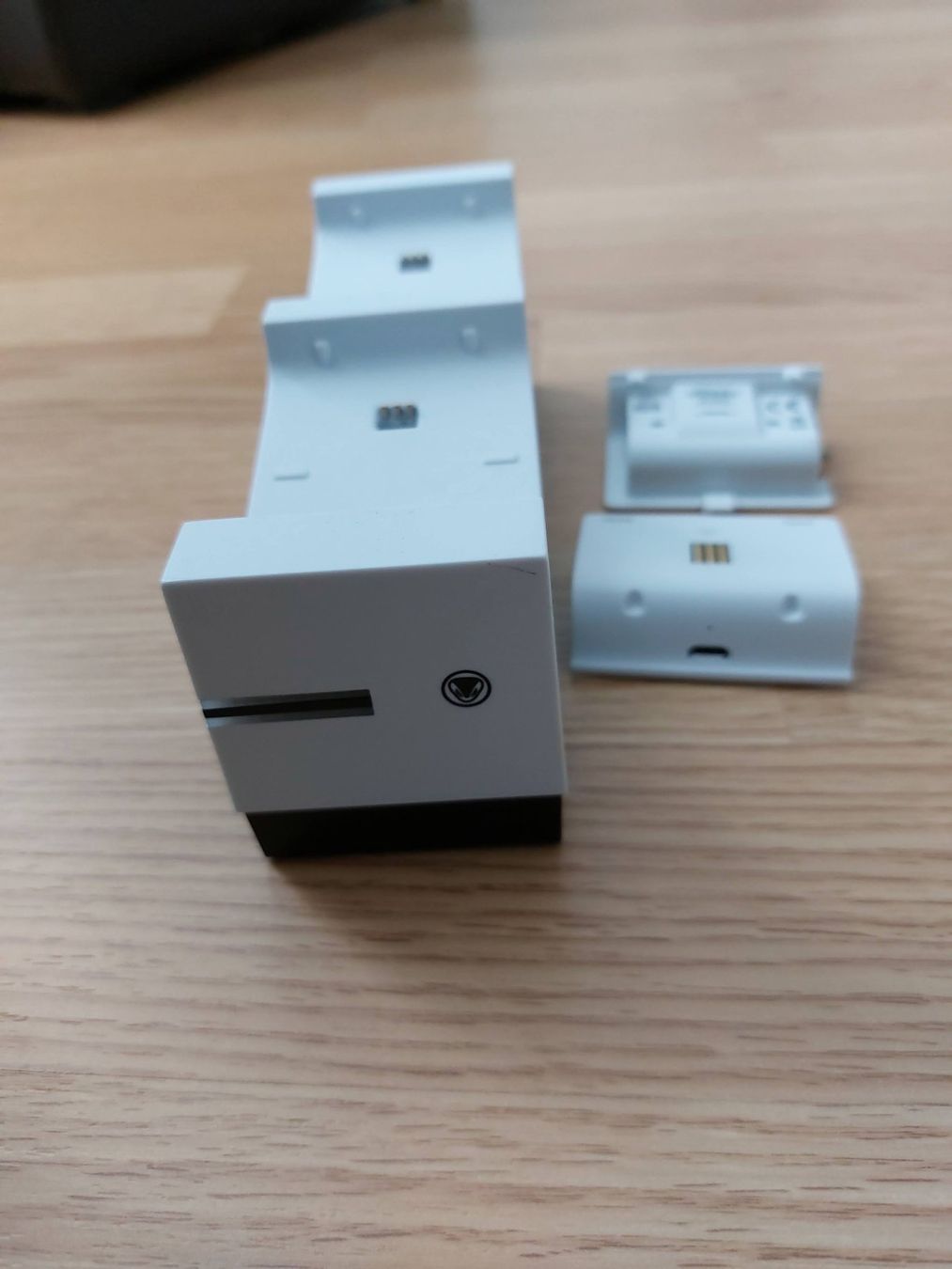 Adapter & Kabel: Dual Charger XTM snakebyte für Xbox One Controller – Gebraucht aus Biel/Bienne von big_hxr7