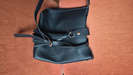 Tasche schwarz Kunstleder Fransen Damen NEU
41
