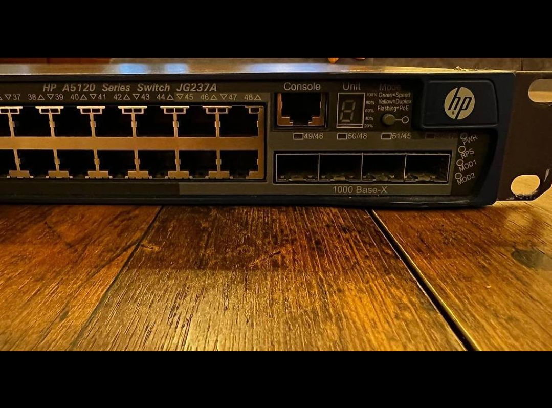 Hewlett Packard Hubs & Switches: HP Netzwerkswitch  – Gebraucht aus Endingen von Anna-KatJay 1