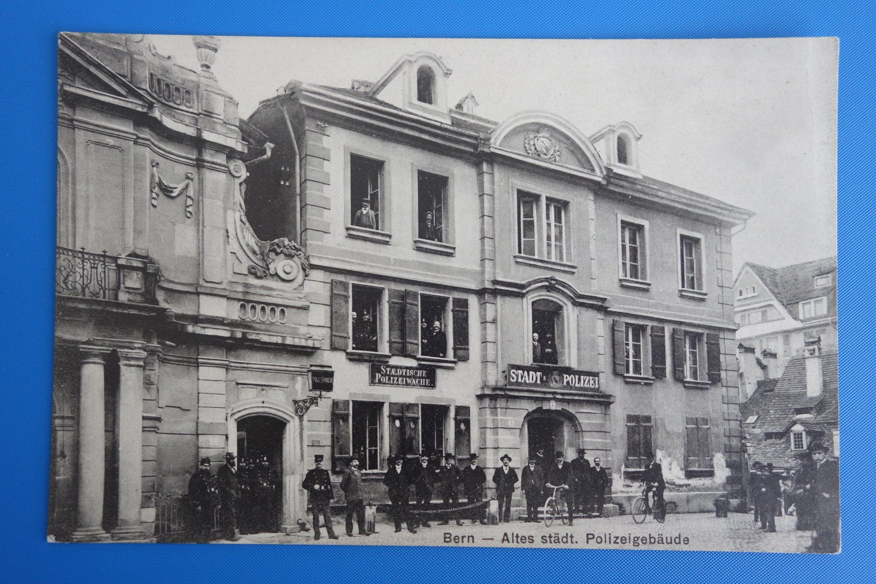Cartoline postali: BERN - altes städt. Polizeigebäude - um 1910 - POLIZEI – Usato da Ibach venduto da Ibanto