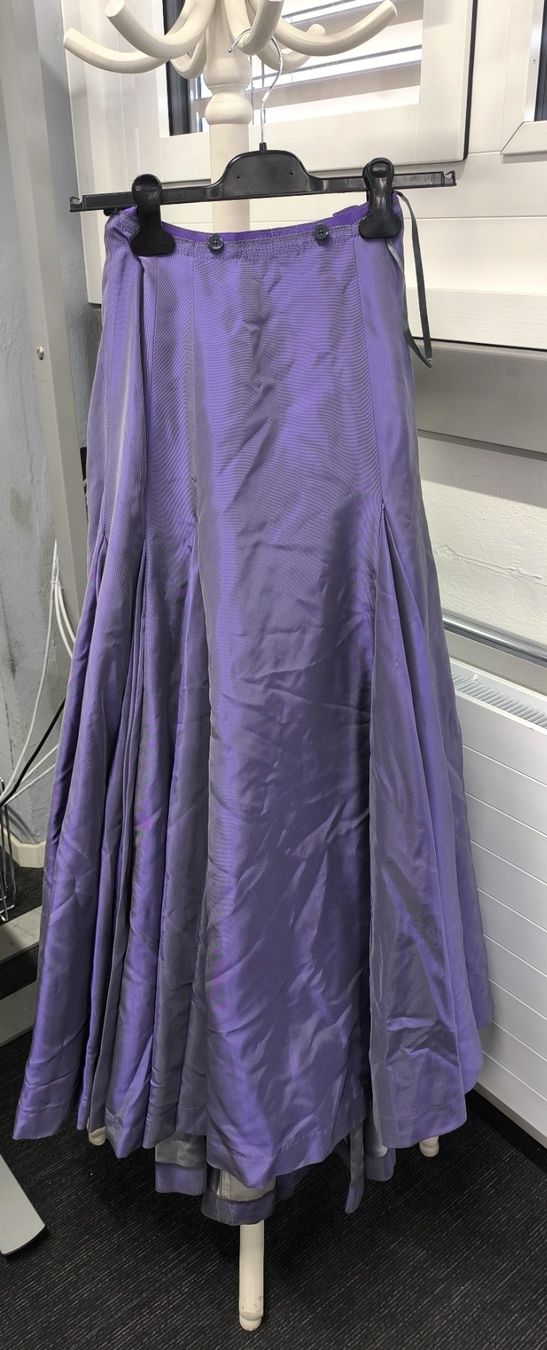 Vestiti: Opernhaus Theaterkleid – Usato da Rüti ZH venduto da Restwert_Rueti_ZH 1