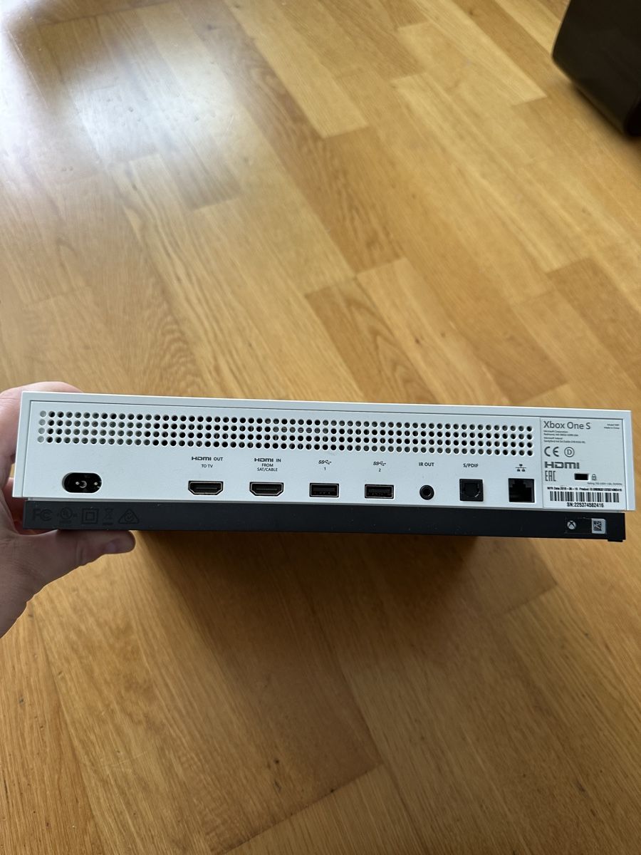 Microsoft Console: Xbox One S Konsole – Usato da Greifensee venduto da madskull86 1