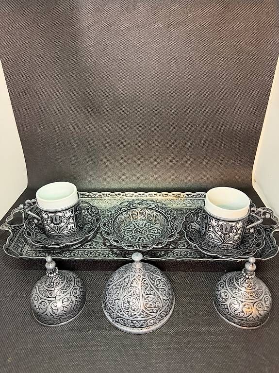 Set di piatti: Orientalisches Kaffeeset aus Metall mit Tablett – Usato da Winkel venduto da Sergiom 1