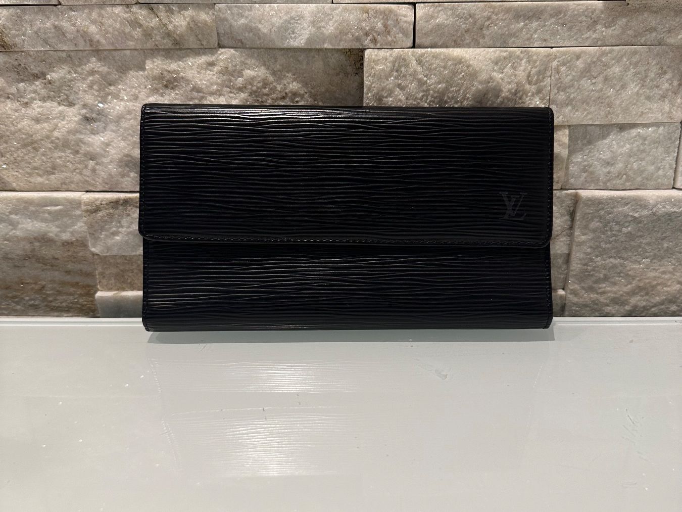 Louis Vuitton Portamonete: Louis Vuitton Long Wallet Epi - Nr. 703 – Usato da Hittnau venduto da LuxAndMore