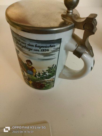 Contenitori & Simili: farbiger Bierhumpen mit Deckel zu verkaufen – Usato da Weinfelden venduto da hek01 1